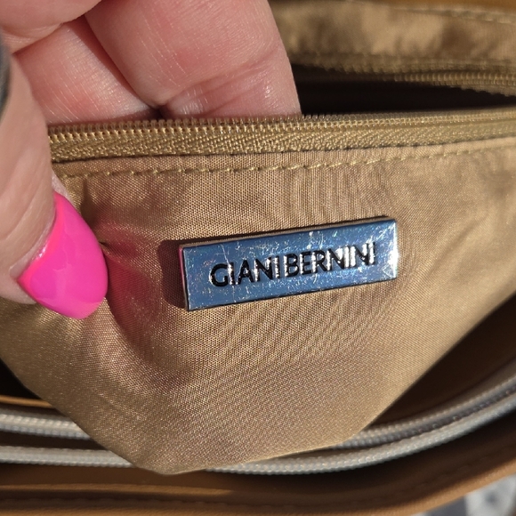 Giani Bernini Tan and Cream Designer Tote - Picture 8 of 16